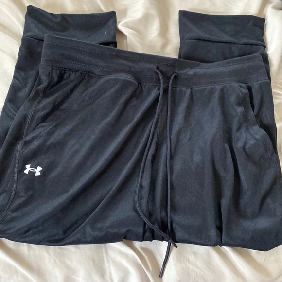 Women’s under armor, medium tech Capri NWT - Picture 1 of 3